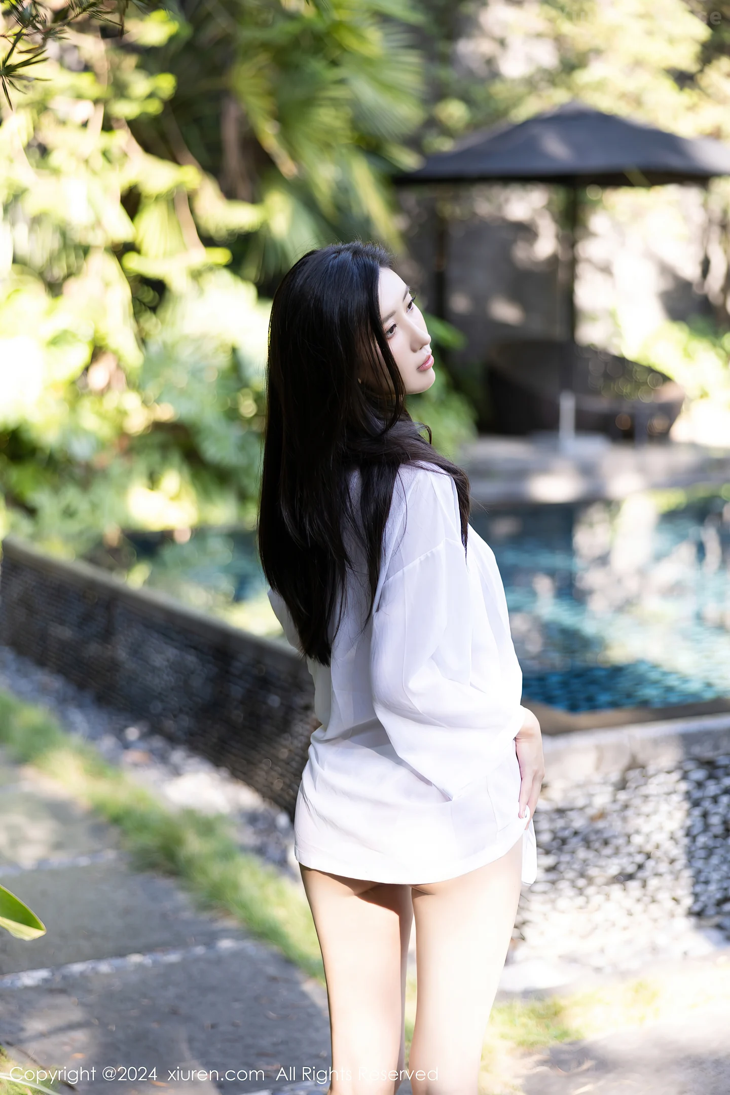 图片[4]-[XiuRen秀人网]VOL.8183 模特章芃芃白色上衣露性感紫灰色比基尼秀曼妙身姿迷人诱惑写真82P-秀人网官方网站